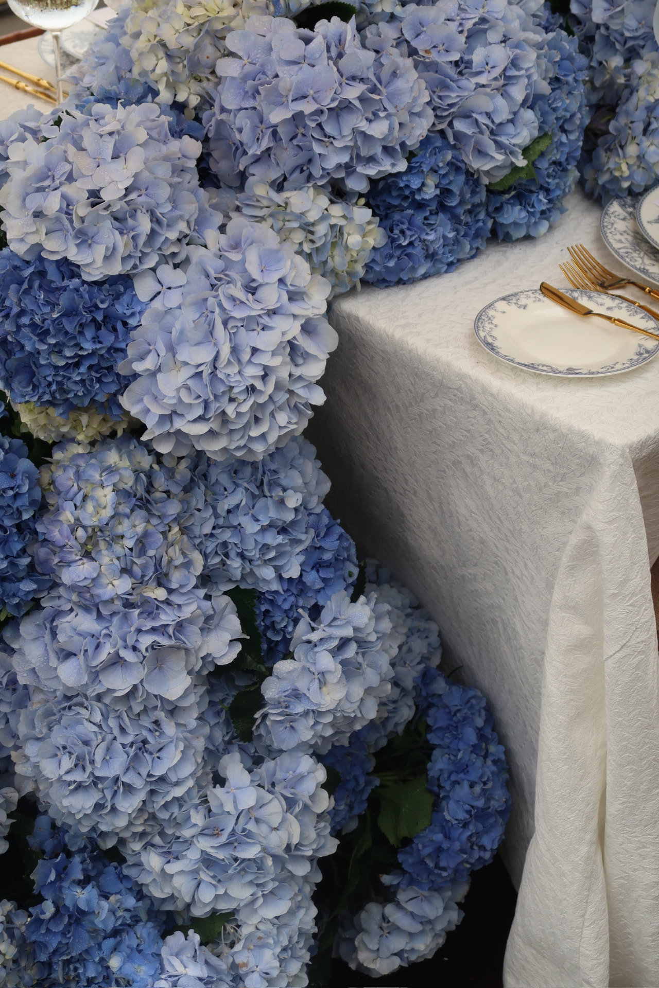 Blue hydrangeas surrounding an elegant wedding table